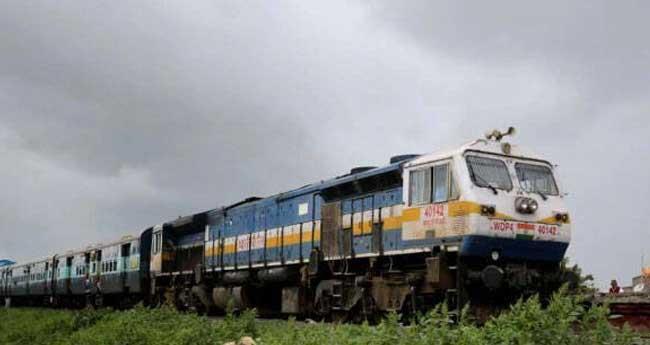എ​റ​ണാ​കു​ളം-​വേ​ളാ​ങ്ക​ണ്ണി എ​ക്സ്പ്ര​സ് സർവീസ് ദി​വ​സേ​നയാ​​ക്ക​ണം