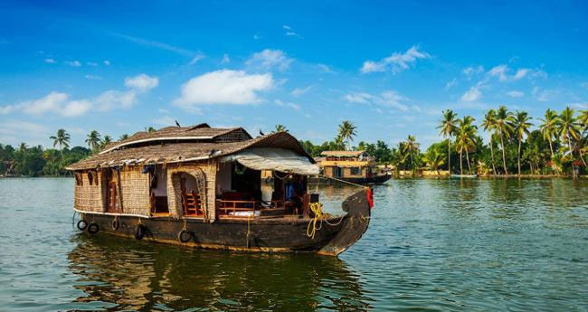 യാ​ത്രി​ക​ർ​ക്ക് കൂ​ട്ടാ​യി കേ​ര​ള ടൂ​റി​സം മൊ​ബൈ​ൽ ആ​പ്