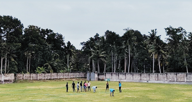 കോ​വ​ളം എ​ഫ്സി ക​ടലോ​ര​ത്തുനി​ന്ന് ആ​റു​മാ​നൂ​രി​ലെ പു​ൽ​മൈ​താ​ന​ത്തേ​ക്ക്