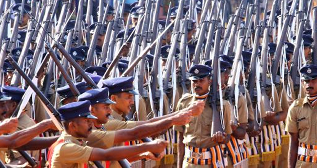 പോ​ലീ​സി​നാ​യി തോ​ക്കു​ക​ളും തി​ര​ക​ളും വാങ്ങുന്നു