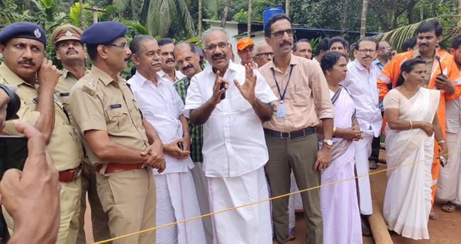 വീ​ട് ന​ഷ്ട​പ്പെ​ട്ട​വ​രു​ടെ യോ​ഗം വി​ളി​ക്കും: മ​ന്ത്രി