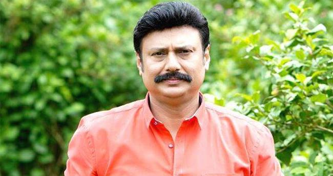 സ്കൂ​ട്ട​ർ യാ​ത്രി​ക​നെ ഇ​ടി​ച്ച് തെ​റി​പ്പി​ച്ചു: ന​ട​ൻ ബൈ​ജു​വി​നെ​തി​രെ കേ​സ്