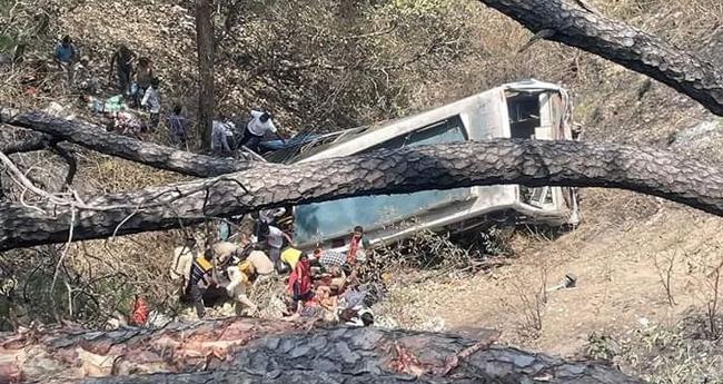കാ​ഷ്മീ​രി​ല്‍ ബ​സ് മ​ല​യി​ടു​ക്കി​ലേ​ക്ക് മ​റി​ഞ്ഞ് അ​പ​ക​ടം; 15 പേ​ര്‍ മ​രി​ച്ചു