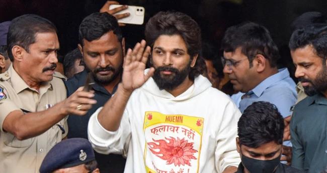 ന​ര​ഹ​ത്യാ കേ​സ്: ന​ട​ൻ അ​ല്ലു അ​ർ​ജു​ന്‍റെ ജാ​മ്യാ​പേ​ക്ഷ​യി​ൽ വി​ധി ഇ​ന്ന്