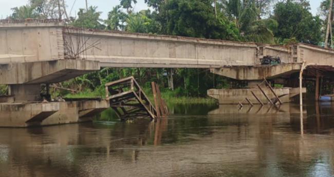 ആ​ല​പ്പു​ഴ​യി​ൽ പാ​ല​ത്തി​ന്‍റെ സ്പാ​ൻ ത​ക​ർ​ന്ന് തൊ​ഴി​ലാ​ളി​ക​ൾ വെ​ള്ള​ത്തി​ൽ വീ​ണു, ര​ണ്ടു പേ​രെ കാ​ണാ​നി​ല്ല