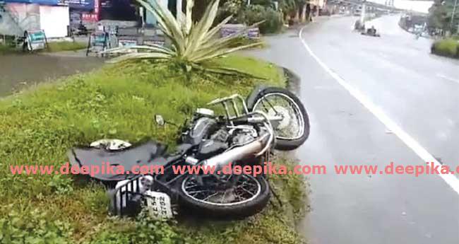 ആ​ലു​വ ബൈ​പ്പാ​സി​ൽ ബൈ​ക്കും കാ​റും കൂ​ട്ടി​യി​ടി​ച്ച് അ​പ​ക​ടം; യു​വാ​വ് മ​രി​ച്ചു