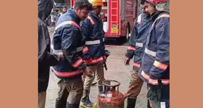 അ​ങ്ക​മാ​ലി കെ​എ​സ്ആ​ർ​ടി​സി സ്റ്റാ​ൻ​ഡി​ലെ ഭക്ഷണശാലയിൽ തീപിടിത്തം; അ​ഗ്നി​ര​ക്ഷാ​സേ​നയെത്തി തീ​യ​ണ​ച്ചു
