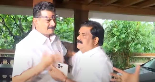 അ​നു​ന​യ​ശ്ര​മ​വു​മാ​യി കോ​ണ്‍​ഗ്ര​സ്; അ​ന്‍​വ​റി​നെ വീ​ട്ടി​ലെ​ത്തി ക​ണ്ട് നേ​താ​ക്ക​ള്‍