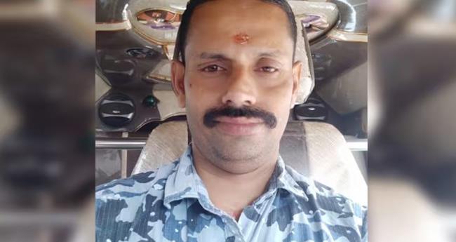 എ​ട​പ്പാ​ളി​ൽ നാ​യ കു​റു​കെ ചാ​ടി ഓ​ട്ടോ​റി​ക്ഷ മ​റി​ഞ്ഞു: ഡ്രൈ​വ​ർ മ​രി​ച്ചു