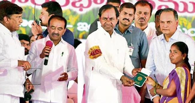 ബി­​ആ​ര്‍­​എ­​സി­​ന് തി­​രി­​ച്ച​ടി; തെ­​ലു­​ങ്കാ­​ന­​യി​ല്‍ റൈ­​ത്തു ബ­​ന്ധു പ­​ദ്ധ­​തി വ­​ഴി­​യു­​ള്ള ധ­​ന­​വി­​ത­​ര​ണം ത​ട­​ഞ്ഞ് തെ­​ര­​ഞ്ഞെ­​ടു­​പ്പ് ക­​മ്മീ​ഷ​ന്‍