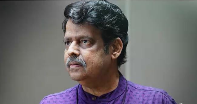 ലൈം​ഗി​കാ​തി​ക്ര​മം ന​ട​ത്തി​യെ​ന്ന പ​രാ​തി: ബാ​ല​ച​ന്ദ്ര​മേ​നോ​നെ​തി​രേ കേ​സെ​ടു​ത്തു