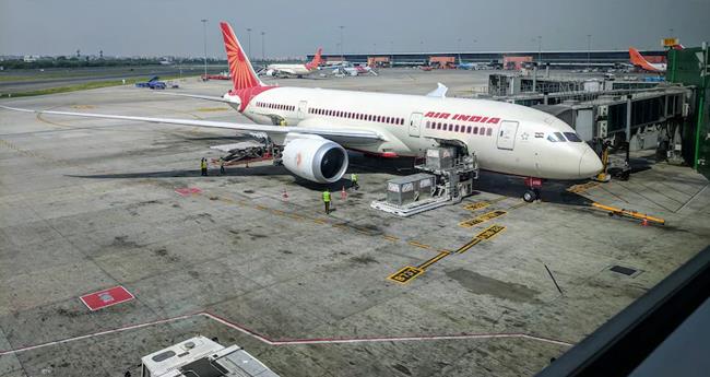 അ​ഗ്നി​പ​ർ​വ​ത സ്ഫോ​ട​നം: ബാ​ലി​യി​ലേ​ക്ക് പോ​യ എ​യ​ർ​ഇ​ന്ത്യ വി​മാ​നം തി​രി​കെ വ​ന്നു