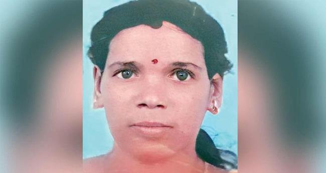 അ​രി​യാ​ട്ടു​ന്ന യ​ന്ത്ര​ത്തി​ൽ ഷാ​ൾ കു​രു​ങ്ങി അ​പ​ക​ടം; ജീ​വ​ന​ക്കാ​രി ത​ല​യ​റ്റ് മ​രി​ച്ചു