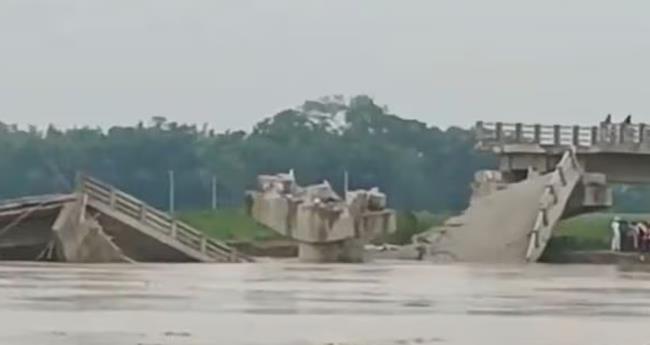 ബി​ഹാ​റി​ല്‍ നി​ര്‍​മാ​ണ​ത്തി​ലി​രു​ന്ന പാ​ലം ത​ക​ര്‍​ന്നു​വീ​ണു
