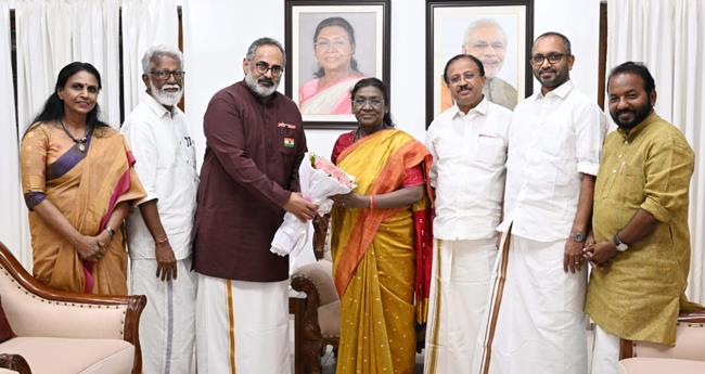 ശ​ബ​രി​മ​ല സ്വ​ർ​ണ്ണ​ക്കൊ​ള്ള: രാ​ഷ്ട്ര​പ​തി​യെ ക​ണ്ട് ആ​ശ​ങ്ക​യ​റി​യി​ച്ച് ബി​ജെ​പി സം​ഘം