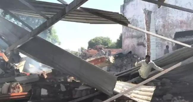 ഗു​ജ​റാ​ത്തി​ലെ പ​ട​ക്ക​നി​ര്‍​മാ​ണ​ശാ​ല​യി​ല്‍ സ്‌​ഫോ​ട​നം; 17 പേ​ര്‍ മ​രി​ച്ചു