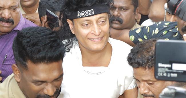 ബോ​ചെ പ​റ​ഞ്ഞ​തി​ൽ കാ​ര്യ​മി​ല്ല; പ​ണ​മി​ല്ലാ​ത്ത പ്ര​തി​ക​ളു​ടെ ജ​യി​ല്‍ മോ​ച​ന​ത്തി​ന് കേ​ന്ദ്ര​പ​ദ്ധ​തി​യു​ണ്ട്