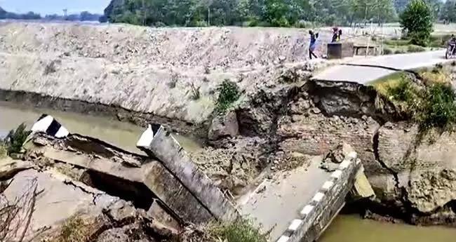 പാ​ല​ങ്ങ​ള്‍ ത​ക​ര്‍​ന്ന സം​ഭ​വം: ബി​ഹാ​റി​ല്‍ 11 എ​ന്‍​ജി​നീ​യ​ര്‍​മാ​രെ സ​സ്‌​പെ​ന്‍​ഡ് ചെ​യ്തു