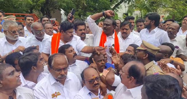 അ​നു​മ​തി​യി​ല്ലാ​തെ പ്ര​തി​ഷേ​ധം:​സേ​ല​ത്ത് 202 ബി​ജെ​പി പ്ര​വ​ര്‍​ത്ത​ക​ര്‍​ക്കെ​തി​രെ കേ​സെ​ടു​ത്തു