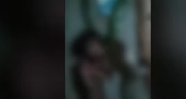 എ​ട്ടു​വ​യ​സു​കാ​രി​ക്ക് ക്രൂ​ര​മ​ര്‍​ദ​നം; ദൃ​ശ്യ​ങ്ങ​ള്‍ പു​റ​ത്ത്; പ്രാ​ങ്കാ​ണെ​ന്ന മൊ​ഴി വി​ശ്വാ​സ​ത്തി​ലെ​ടു​ക്കാ​തെ പോ​ലീ​സ്