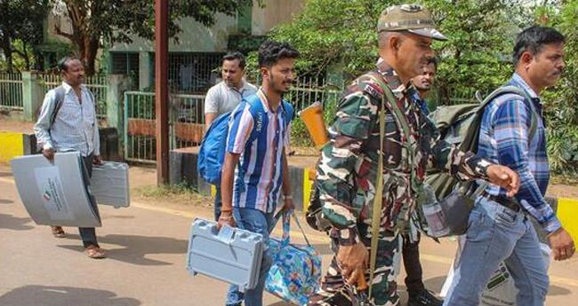 ഛത്തീ​സ്ഗ​ഡി​ൽ ഐ​ഇ​ഡി സ്‌​ഫോ​ട​നം; ബി​എ​സ്എ​ഫ് ജ​വാ​നും പോ​ളിം​ഗ് ഉ​ദ്യോ​ഗ​സ്ഥ​ർ​ക്കും പ​രി​ക്ക്