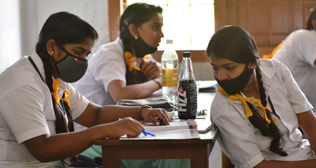 സ്കൂ​ളു​ക​ൾ​ക്ക് ഇ​ന്ന് പ്ര​വൃ​ത്തി​ദി​നം