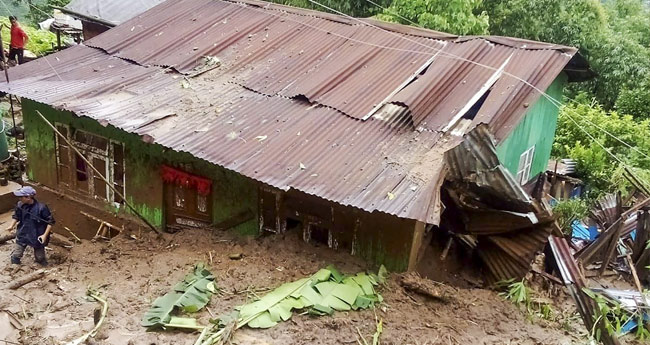 ഡാർജിലിംഗിൽ മഴയും  മണ്ണിടിച്ചിലും; 20 മരണം