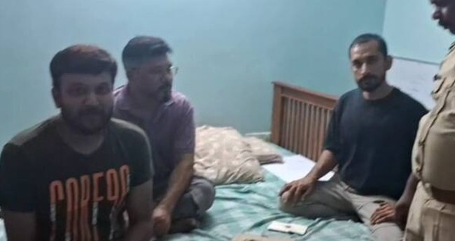 ഹൈ​ബ്രി​ഡ് ക​ഞ്ചാ​വുമായി സം​വി​ധാ​യ​ക​രാ​യ ഖാ​ലി​ദ് റ​ഹ്മാ​നും അ​ഷ​റ്ഫ് ഹം​സ​യും അ​റ​സ്റ്റി​ൽ