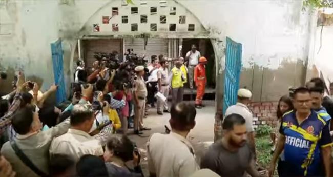 ഡ​ൽ​ഹി​യി​ൽ കെ​ട്ടി​ടം ത​ക​ര്‍​ന്നു​വീ​ണു​ണ്ടാ​യ അ​പ​ക​ടം; ര​ണ്ട് പേ​ർ മ​രി​ച്ചു