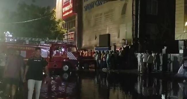 സി​വി​ൽ സ​ർ​വീ​സ് പ​രി​ശീ​ല​ന കേ​ന്ദ്ര​ത്തി​ന്‍റെ  വെ​ള്ളം ക​യ​റി; മൂന്ന് വി​ദ്യാ​ർ​ഥി​ക​ൾ മു​ങ്ങി മ​രി​ച്ചു