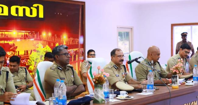 ശ​ബ​രി​മ​ല തീ​ര്‍​ത്ഥാ​ട​നം: പ​ന്പ സ​ന്ദ​ർ​ശി​ച്ച് സം​സ്ഥാ​ന പോ​ലീ​സ് മേ​ധാ​വി; മു​ന്നൊ​രു​ക്ക​ങ്ങ​ള്‍ വി​ല​യി​രു​ത്തി