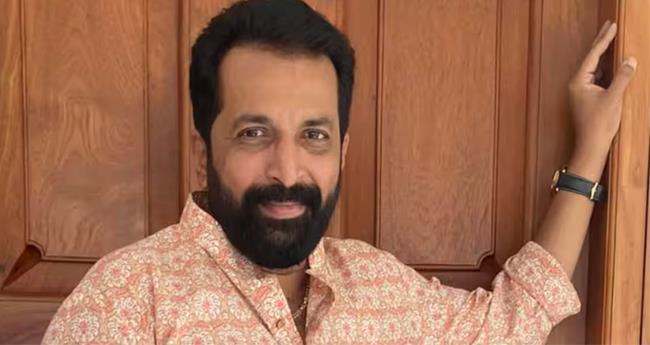 ന​ട​ന്‍ ദി​ലീ​പ് ശ​ങ്ക​ര്‍ ഹോ​ട്ട​ലി​നു​ള്ളി​ല്‍ മ​രി​ച്ച നി​ല​യി​ല്‍