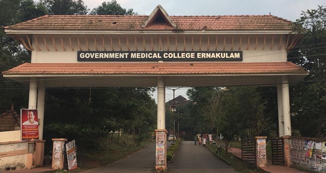 ക​ള​മ​ശേ​രി മെ​ഡി​ക്ക​ൽ കോ​ള​ജി​ലെ ഒ​രു വി​ഭാ​ഗം ന​ഴ്സു​മാ​ർ സ​മ​ര​ത്തി​ലേ​ക്ക്