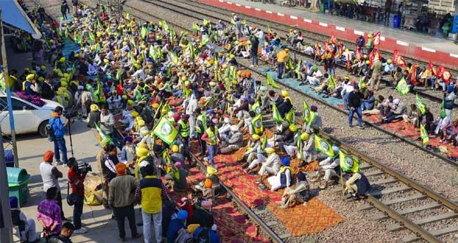 ഗ്രാ​മീ​ൺ ഭാ​ര​ത് ബ​ന്ദ് ആ​രം​ഭി​ച്ചു; കേ​ര​ള​ത്തി​ൽ പ്ര​തി​ഷേ​ധം മാ​ത്രം