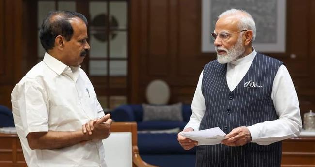 ഉരുൾപൊട്ടൽ ; കേ​ന്ദ്ര​മ​ന്ത്രി ജോ​ർ​ജ്  കു​ര്യ​ൻ പ്ര​ധാ​ന​മ​ന്ത്രി​യെ ക​ണ്ടു