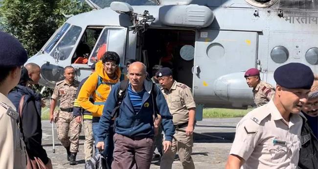 വ്യോ​മ​സേ​ന​യെ​ത്തി; സി​ക്കി​മി​ൽ ദു​ര​ന്തനി​വാ​ര​ണ പ്ര​വ​ർ​ത്ത​ന​ങ്ങ​ൾ ഊർജിതം