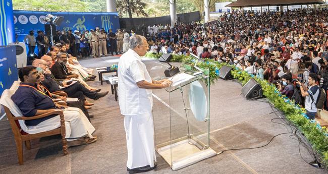 ച​ല​ച്ചി​ത്ര മേ​ള സാം​സ്കാ​രി​ക കൈ​മാ​റ്റ​ത്തി​നു​ള്ള വേ​ദി​യാ​ണെ​ന്ന് മു​ഖ്യ​മ​ന്ത്രി