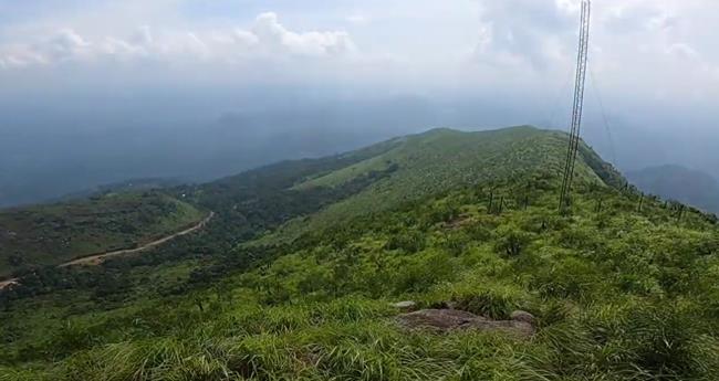 ഇ​ല​വീ​ഴാ​പൂ​ഞ്ചി​റ ഭൂ​മാ​ഫി​യ ക​യ്യ​ട​ക്കു​ന്നു; പി​ന്നി​ൽ ഉ​ദ്യോ​ഗ​സ്ഥ-​രാ​ഷ്ട്രീ​യ ലോ​ബി