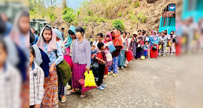 മ്യാ​ൻ​മ​റി​ൽ നി​ന്നെ​ത്തി​യ അ​ന​ധി​കൃ​ത കു​ടി​യേ​റ്റ​ക്കാ​രെ മ​ട​ക്കി അ​യ​ച്ചു