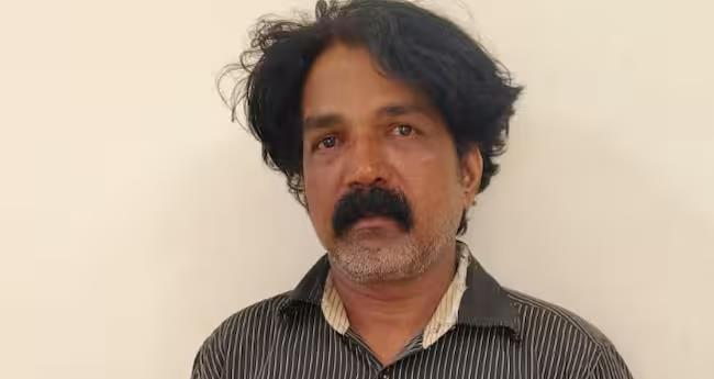 ക​ഞ്ഞി​ക്കു​ഴി​യി​ൽ ഡ്രൈ ​ഡേ​യി​ൽ വീ​ട്ടി​ൽ അ​ന​ധി​കൃ​ത മ​ദ്യ​വി​ൽ​പ്പ​ന ന​ട​ത്തി​യ​യാ​ൾ പി​ടി​യി​ൽ