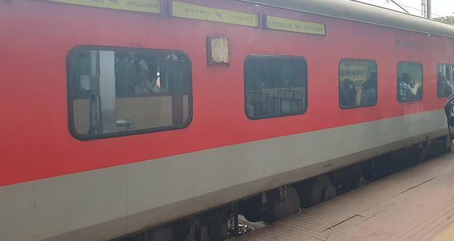 ഐ​ല​ൻ​ഡ് എ​ക്സ്പ്ര​സി​ൽ ടി​ടി​ഇ​യ്ക്ക് മ​ർ​ദ​നം; ഒ​രാ​ൾ ക​സ്റ്റ​ഡി​യി​ൽ