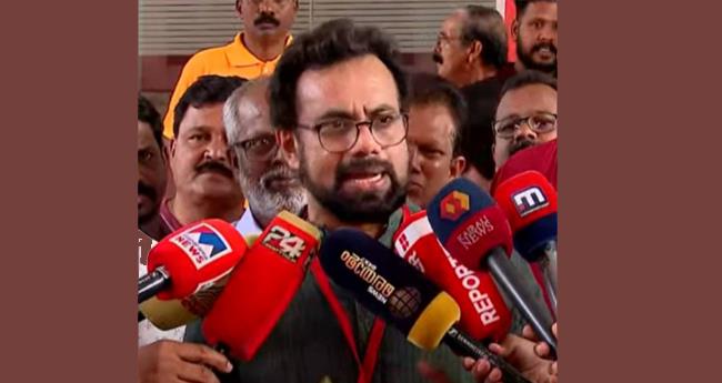 സു​രേ​ഷ് ഗോ​പി​ക്ക് രാ​ഷ്ട്രീ​യ​ത്തി​ലും സ്‌​ക്രി​പ​റ്റ് റൈ​റ്റ​റു​ടെ ആ​വ​ശ്യ​മു​ണ്ട്: ജോ​ണ്‍ ബ്രി​ട്ടാ​സ്
