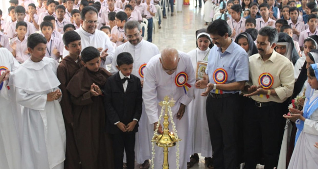 വി​ശു​ദ്ധി​യി​ൽ വ​ള​ർ​ന്നു  മ​റ്റു​ള്ള​വ​ർ​ക്കു മാ​തൃ​ക​യാ​ക​ണം:   മാ​ർ തോമസ് ച​ക്യ​ത്ത്