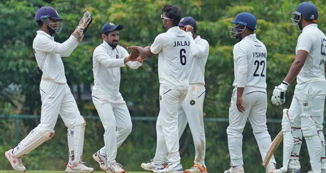 അ​ടി​ച്ചു​ജ​യി​ക്ക​ണം, അ​ല്ലെ​ങ്കി​ൽ പി​ടി​ച്ചു​നി​ല്ക്ക​ണം: കേ​ര​ള​ത്തി​ന് ജ​യി​ക്കാ​ൻ 399