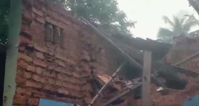 ക​ന​ത്ത മ​ഴ; കോ​ഴി​ക്കോ​ട്ട് വീ​ട് ത​ക​ര്‍​ന്നു