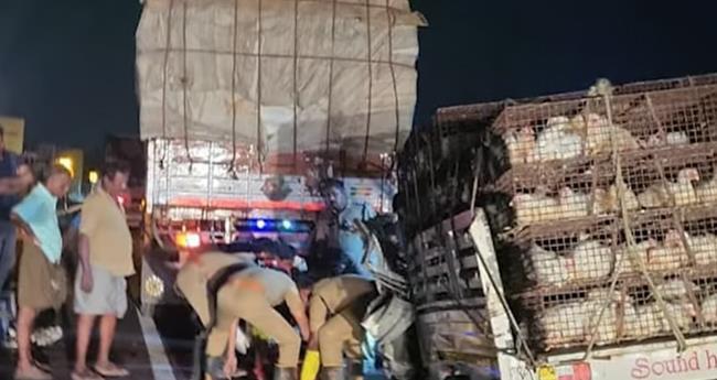 ലോ​റി​ക്ക് പി​ന്നി​ല്‍ പി​ക്ക​പ്പ് വാ​ന്‍ ഇ­​ടി­​ച്ച് അ­​പ​ക​ടം; ര­​ണ്ട് പേ​ര്‍ മ­​രി​ച്ചു