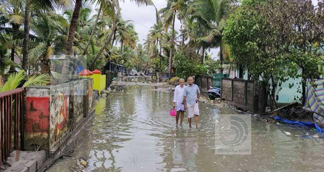 ക​ലി​തു​ള്ളി കാ​ല​വ​ർ​ഷം; താ​ഴ്ന്ന പ്ര​ദേ​ശ​ങ്ങ​ളി​ൽ വെ​ള്ളം​ക​യ​റി, വ്യാ​പ​ക നാ​ശ​ന​ഷ്ട​ങ്ങ​ൾ