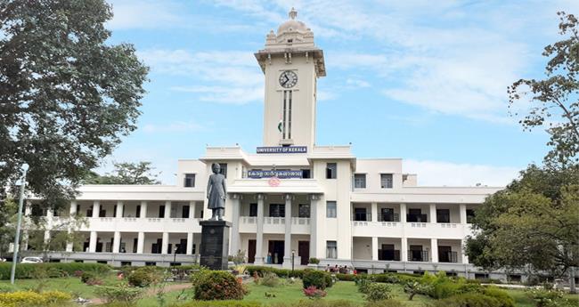 സു​ര​ക്ഷാ ഉ​ദ്യോ​ഗ​സ്ഥ​ർ ത​ട​ഞ്ഞി​ല്ല, സ​ർ​വ​ക​ലാ​ശാ​ല ആ​സ്ഥാ​ന​ത്തെ​ത്തി ര​ജി​സ്ട്രാ​ർ, കനത്ത പോലീസ് സുരക്ഷ