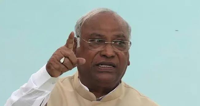 മൂ​ന്നാം മോ​ദി സ​ർ​ക്കാ​ർ ഉ​ട​ൻ വീ​ഴും: ഖാ​ര്‍​ഗെ