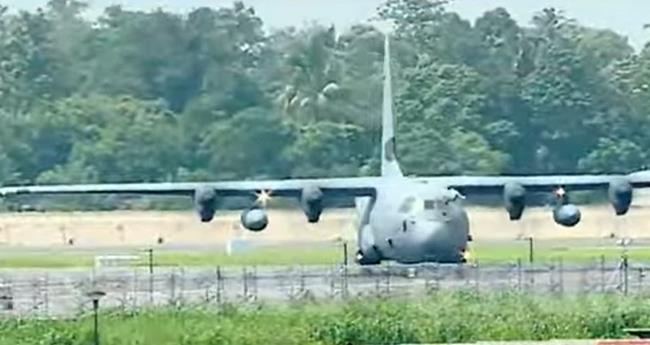 ‌ ക​ണ്ണീ​ർ​ക്ക​ട​ലാ​യി കേ​ര​ളം; മൃ​ത​ദേ​ഹ​ങ്ങ​ളു​മാ​യു​ള്ള വി​മാ​നം കൊ​ച്ചി​യി​ലെ​ത്തി